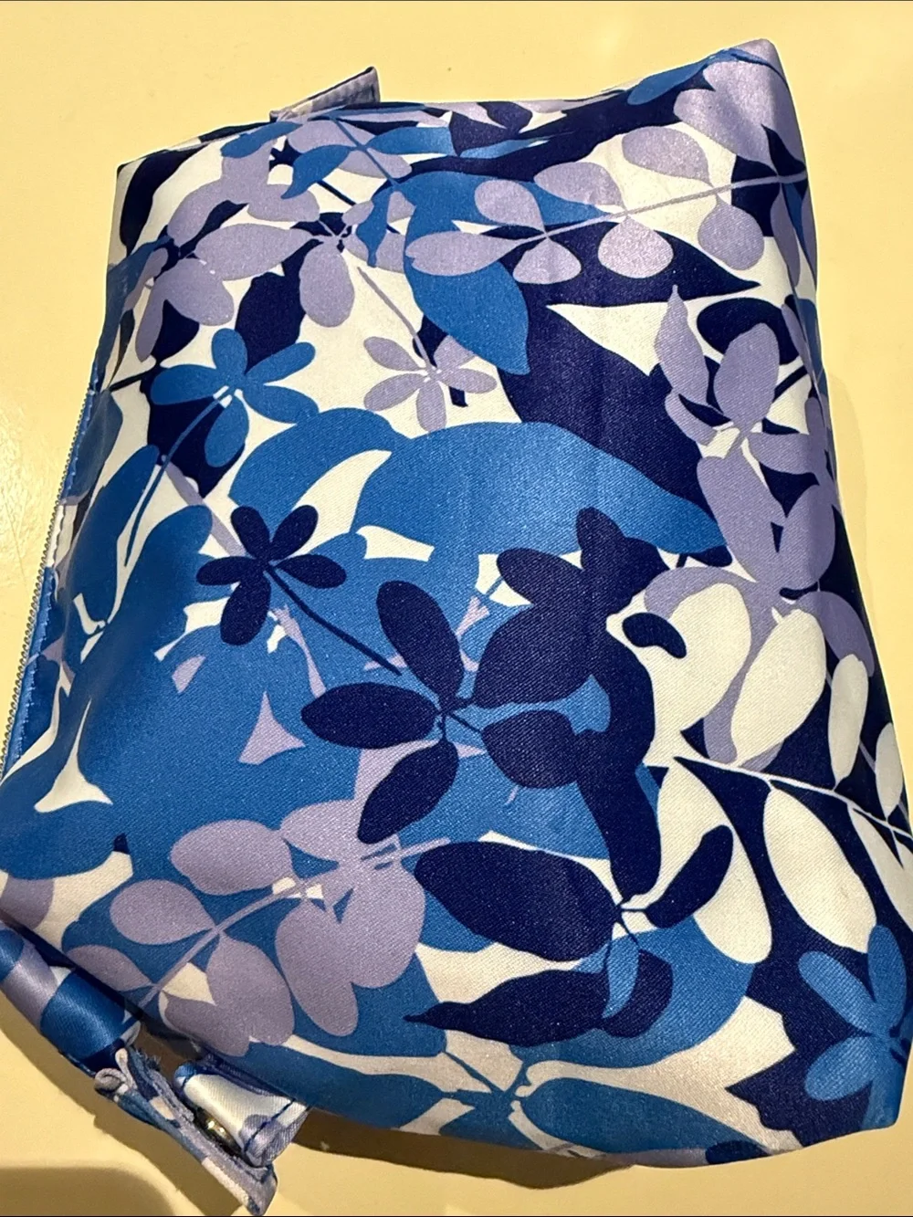 Estée Lauder Blue White Lavender Floral Gold Zip Make up Cosmetic Bag